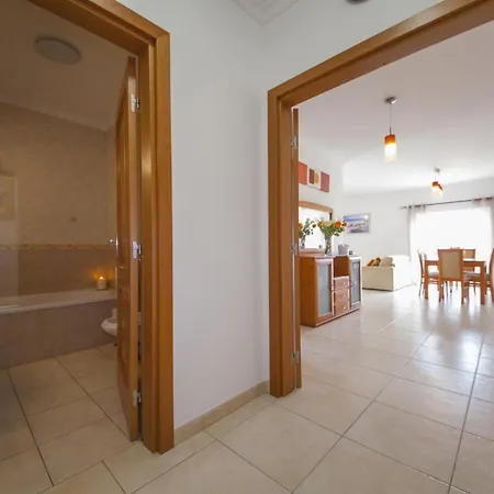 B41 - Windmill Modern With Pool Apartment