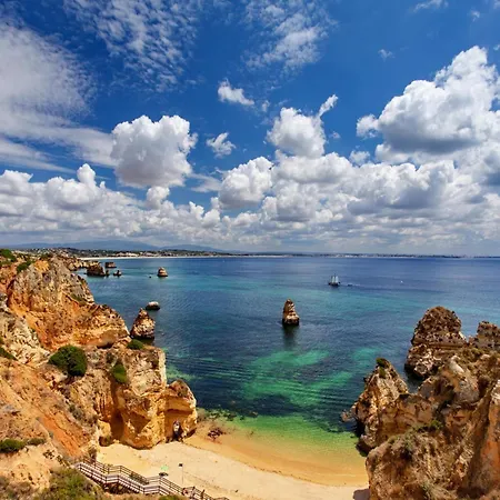 B41 - Windmill Modern With Pool *