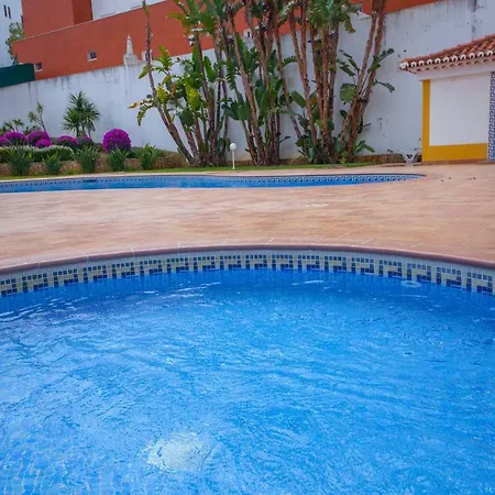 B41 - Windmill Modern With Pool Apartment