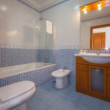 B41 - Windmill Modern With Pool