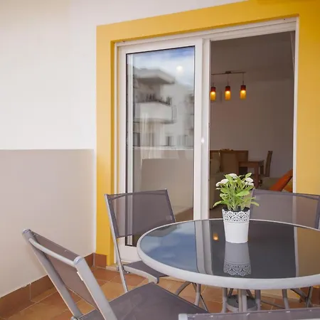 B41 - Windmill Modern With Pool *