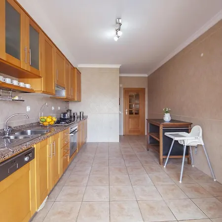 B41 - Windmill Modern With Pool Apartment
