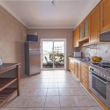 B41 - Windmill Modern With Pool